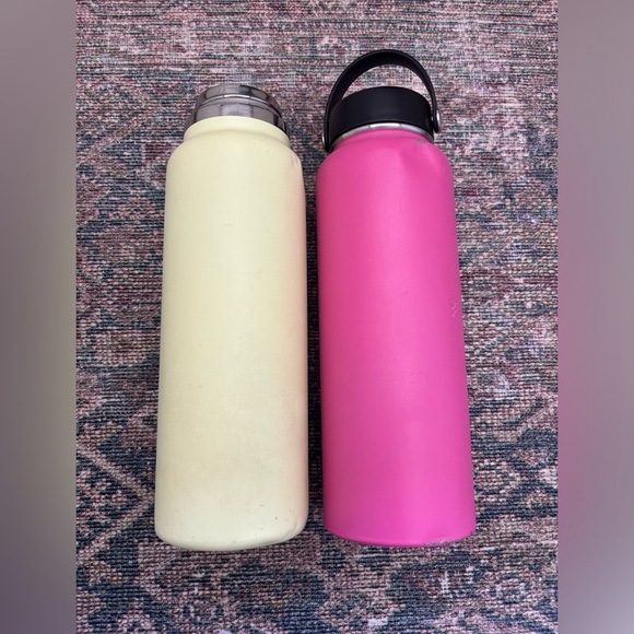 TWO‎ 40oz HYDROFLASKS - Picture 2 of 5